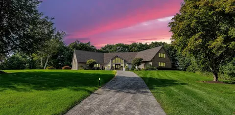 14 Laureate Dr, Middletown, CT 06457