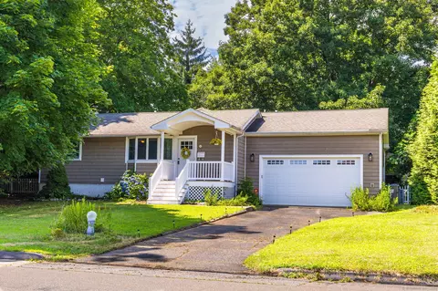 148 Old Stratfield Rd, Fairfield, CT 06825