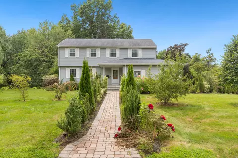 15 Stratford Ct, Windsor, CT 06095
