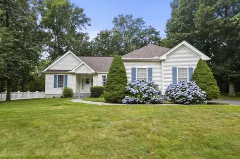 27 David Dr, Middletown, CT 06457