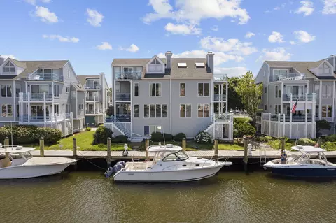 5 Holmes St #B5, Mystic, CT 06355