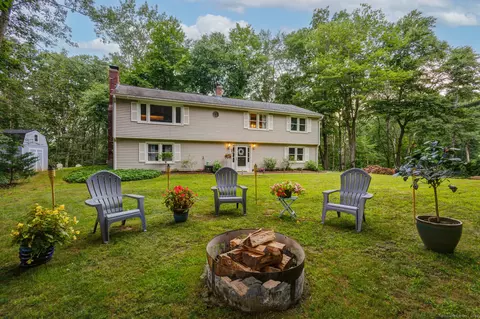 229 Maupas Rd N, Guilford, CT 06437