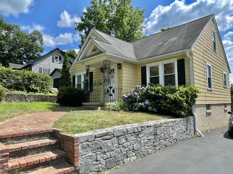 8 Hine St, Seymour, CT 06483