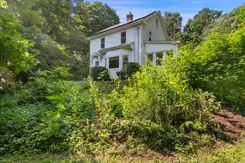11 Center Rd, Woodbridge, CT 06525