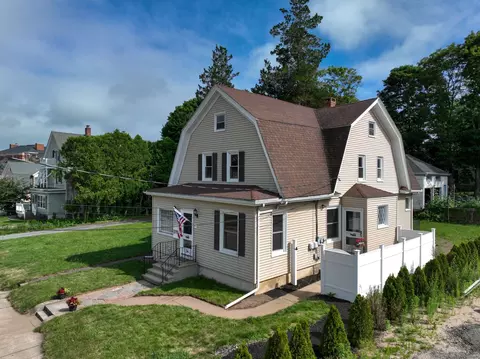 34 Stanton St, Stonington, CT 06379