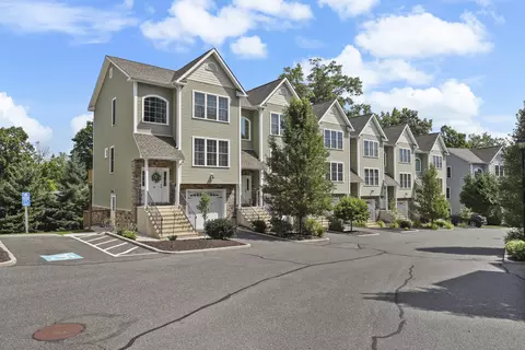 33 Short Oak Dr #33, Brookfield, CT 06804