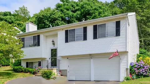 40 Pondview Ter, East Haven, CT 06512