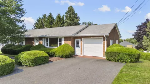 100 Fairlawn Dr, Torrington, CT 06790