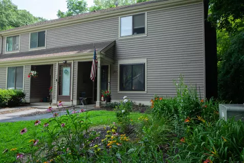 58 Riveredge Dr #58, Winchester, CT 06098
