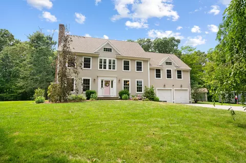 9 Huntington Dr, East Haddam, CT 06469
