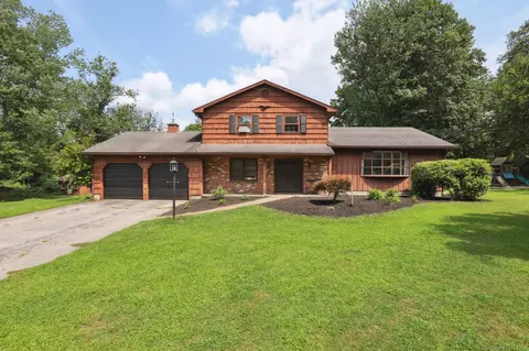 2 Brookwood Dr, Newtown, CT 06470