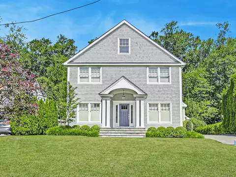 48 Edgerton St, Darien, CT 06820
