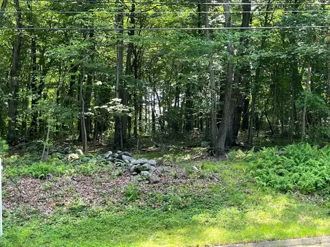 5 Spear Cir, Woodbridge, CT 06525