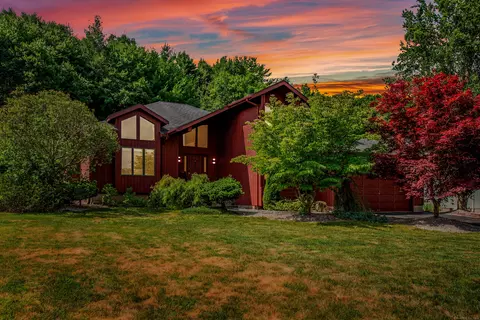 24 Falcon Ln, Glastonbury, CT 06033