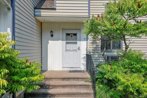 16 Donna Dr #35, Norwalk, CT 06854
