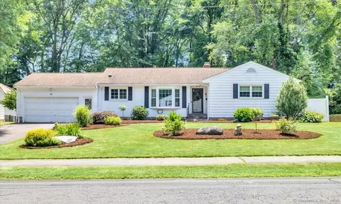55 Tumblebrook Ln, West Hartford, CT 06117