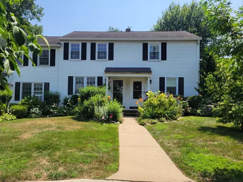 214 Sylvan Knoll Rd, Stamford, CT 06902