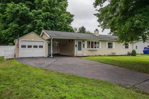 152 Green Manor Rd, Enfield, CT 06082