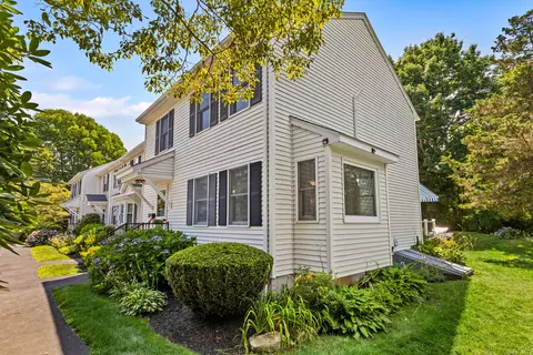 7 Castle Meadow Dr #7, Pawcatuck, CT 06379