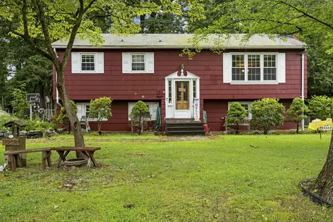 70 Fallon Dr, North Haven, CT 06473