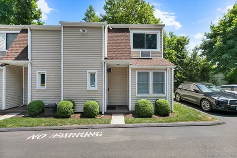 30 De Bera Ln # 9, Stamford, CT 06902