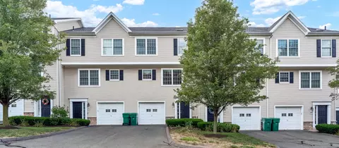 57 Donahue Ln #57, Manchester, CT 06042