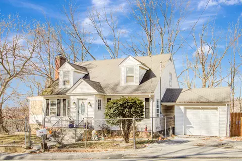 189 N Walnut St, Waterbury, CT 06704