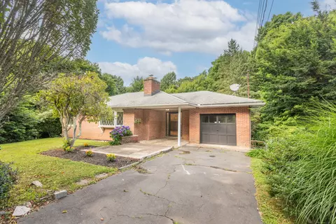 40 Woodcrest Ave, Wolcott, CT 06716