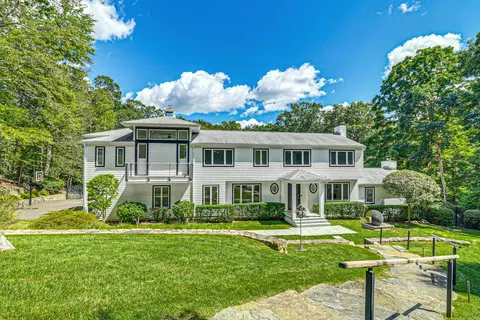 60 Fawn Ln, New Canaan, CT 06840