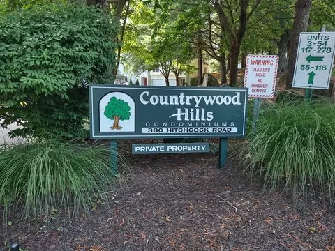 380 Hitchcock Rd #143, Waterbury, CT 06705