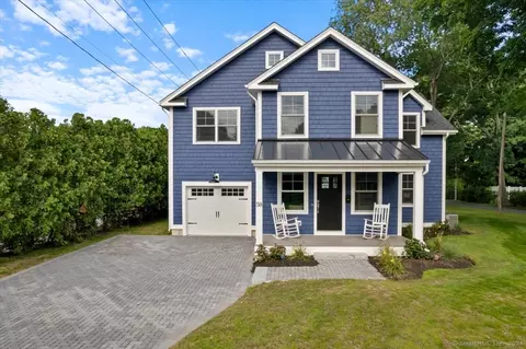 58 Grove St, Clinton, CT 06413