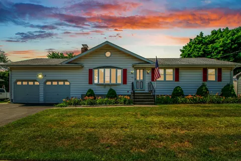 55 Wigwam Ln, Stratford, CT 06614