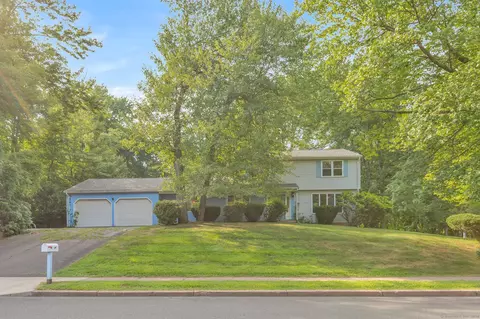 145 Lamplighter Dr, Manchester, CT 06040