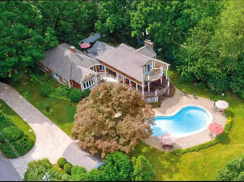 1 Mack Ln, Essex, CT 06426