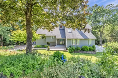 105 Stanley Dr, Glastonbury, CT 06033