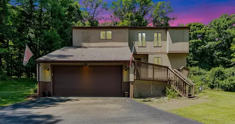 4 Pinecrest Ln, Sprague, CT 06330