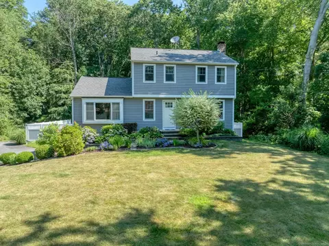 24 Champlain Dr, Old Lyme, CT 06371