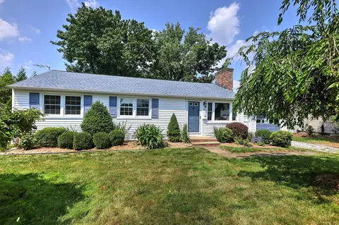 128 Pell Meadow Dr, Fairfield, CT 06824