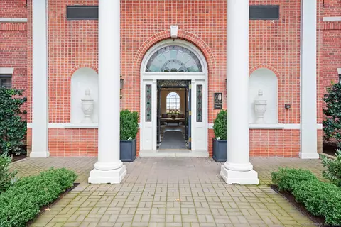 40 W Elm St #4B, Greenwich, CT 06830