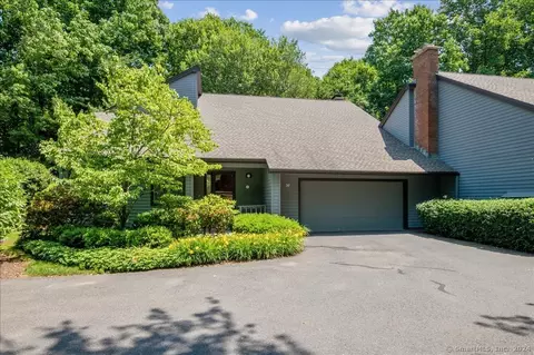 32 Ironwood Rd #32, West Hartford, CT 06117