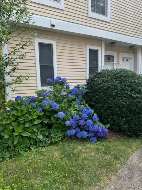 54 Rope Ferry Rd #C52, Waterford, CT 06385