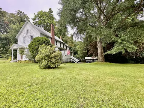 7 Main St, East Hampton, CT 06424