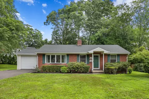 13 Hazelwood Ln, Stamford, CT 06905