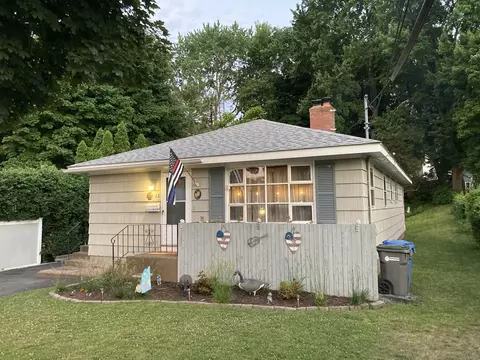 28 St Lawrence St, Manchester, CT 06040