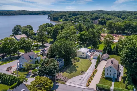 8 Mack Ln, Essex, CT 06426