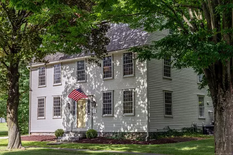 487 Main St S, Woodbury, CT 06798