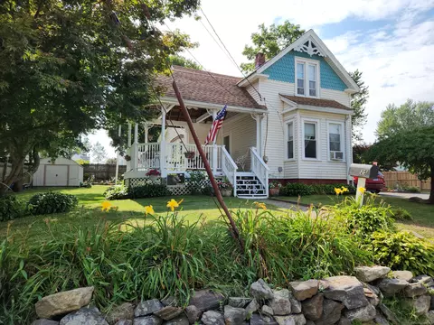 25 Dwight St, Bristol, CT 06010