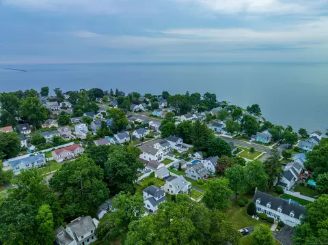 53 Trumbull St, West Haven, CT 06516