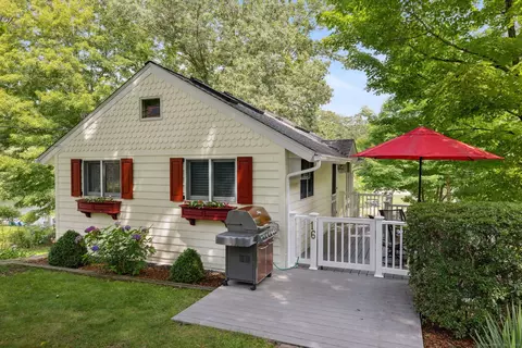 16 Glimmer Gln, Colchester, CT 06415