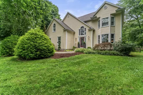 17 Skyview Rd, Monroe, CT 06468